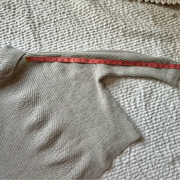 Nordstrom Collection Cashmere Gray Boxy Cropped Turtleneck Sweater Size XL - Picture 8 of 9